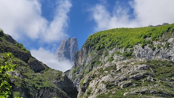 Widok na góry Picos de Europa w Hiszpanii